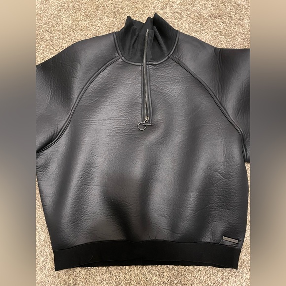 Avec Les Filles Woman’s Faux Leather top is in excellent condition size M - Picture 8 of 11